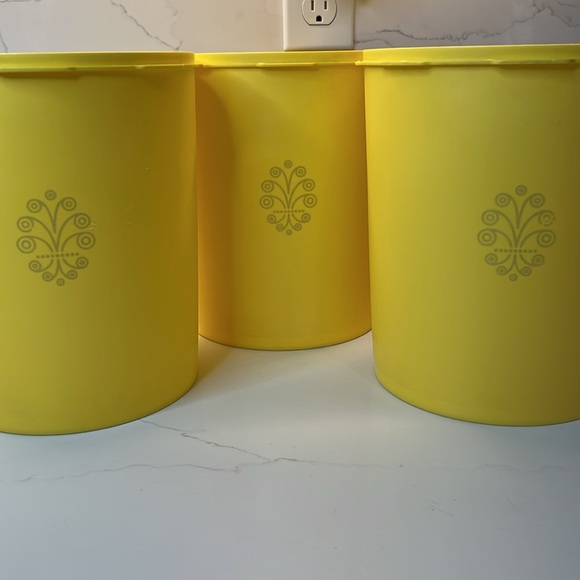 70’s VNTG lot 3 yellow Tupperware, containers ( holds Flour/Sugar/Coffee/Rice) - Picture 13 of 13